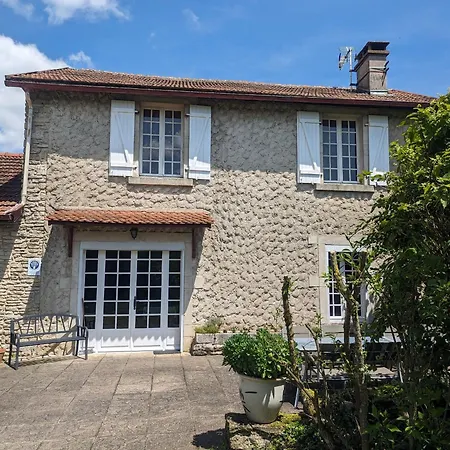 Spacieuse Avec Jardin Prive, Proche Vignobles Et Lacs - 4 Chambres, Cheminee, Equipement Bebe - Fr-1-611-27 * Vaux-sous-Aubigny